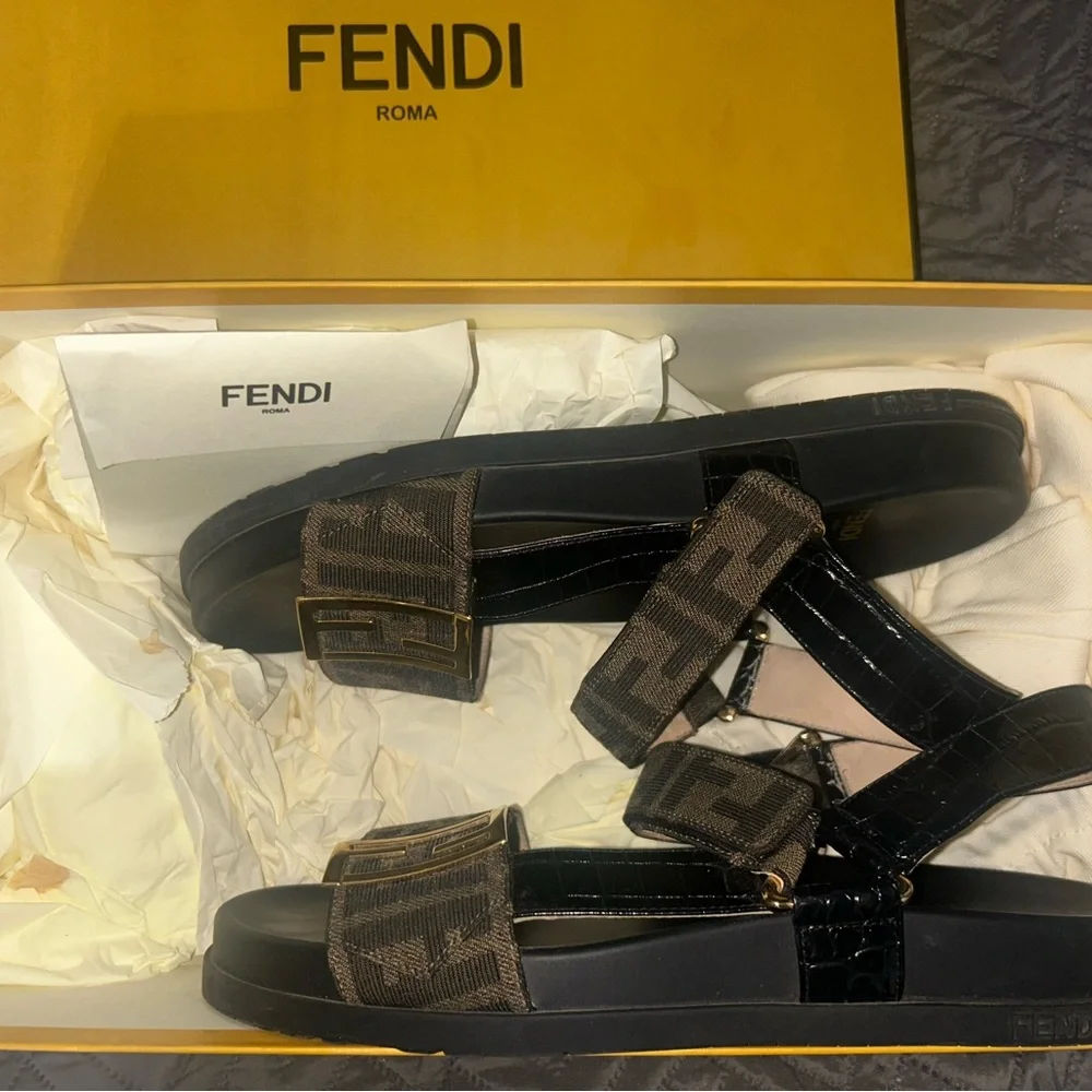 Fendi Promenade Black and Brown Sandals - Picture 2 of 4